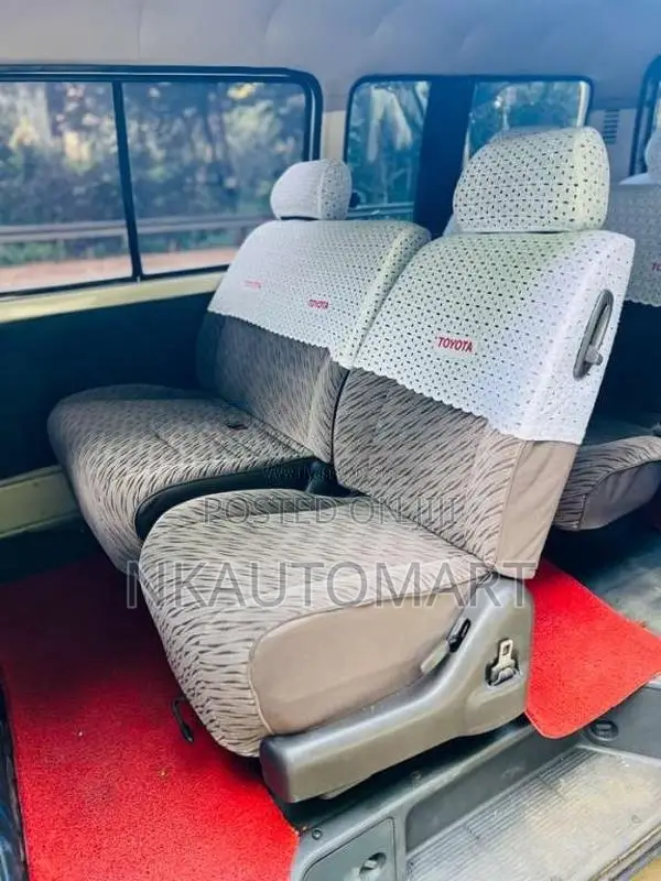 Toyota Dolphin 1993 Van (Used)