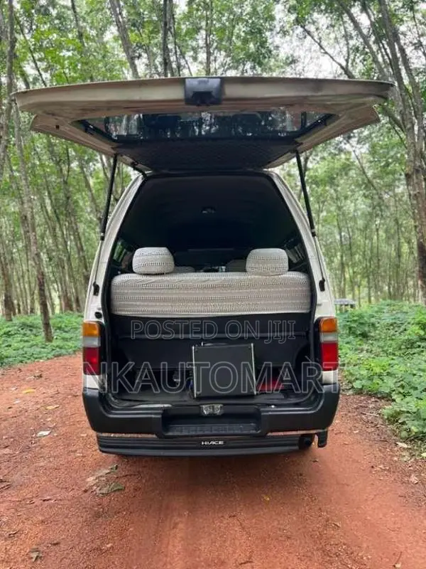Toyota Dolphin 1999 Van (Used)