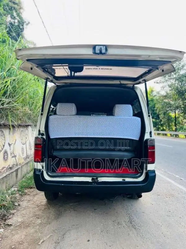 Toyota Dolphin 1993 Van (Used)