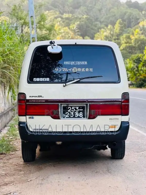 Toyota Dolphin 1993 Van (Used)