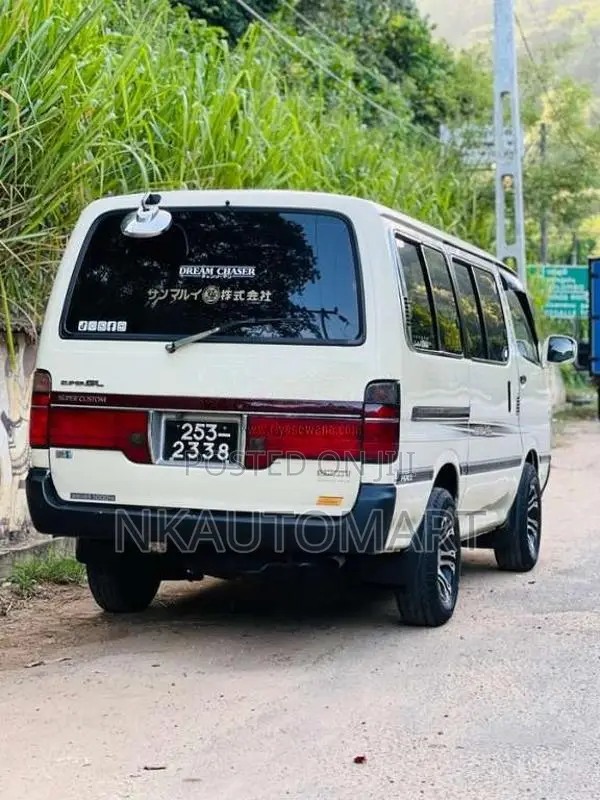 Toyota Dolphin 1993 Van (Used)