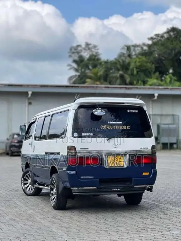 Toyota Dolphin 1999 Van (Used)
