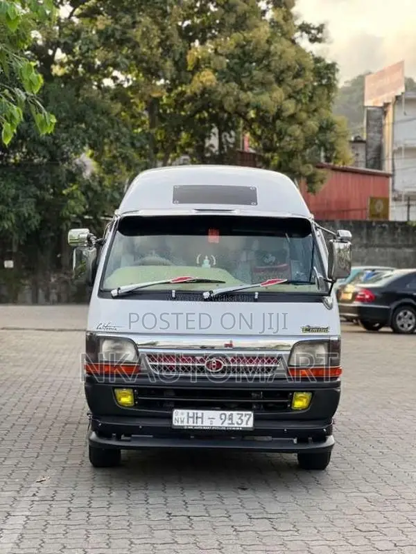 Toyota Dolphin 1998 Van (Used)