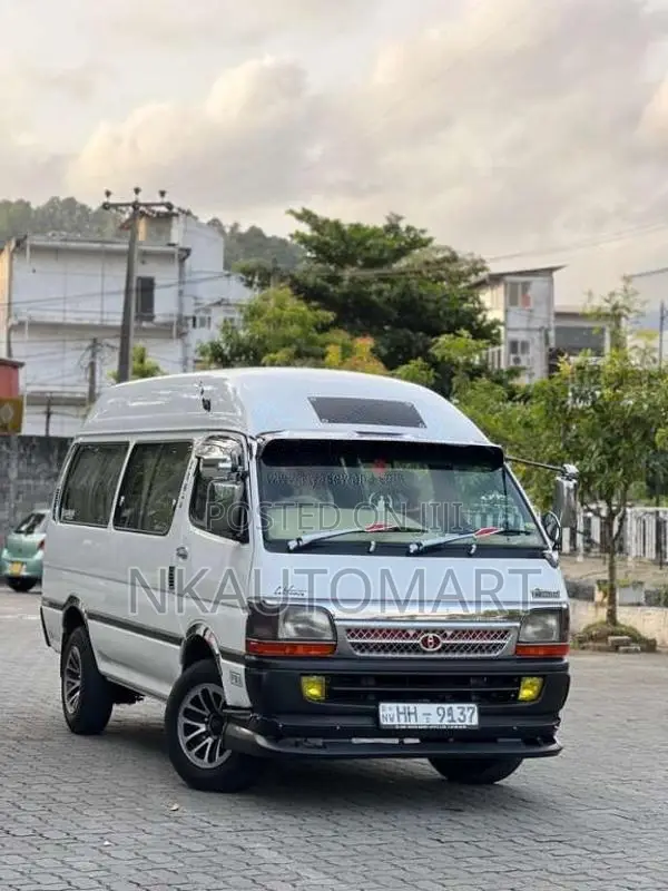 Toyota Dolphin 1998 Van (Used)
