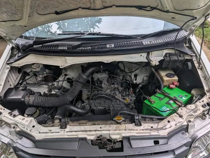 Toyota Noah 2000 Van (Used)