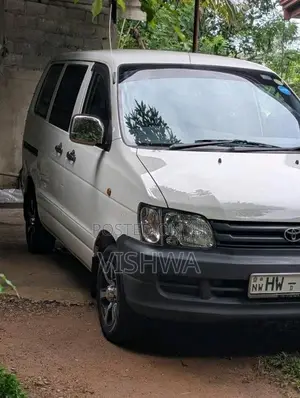 Toyota Noah 2000 Van (Used)