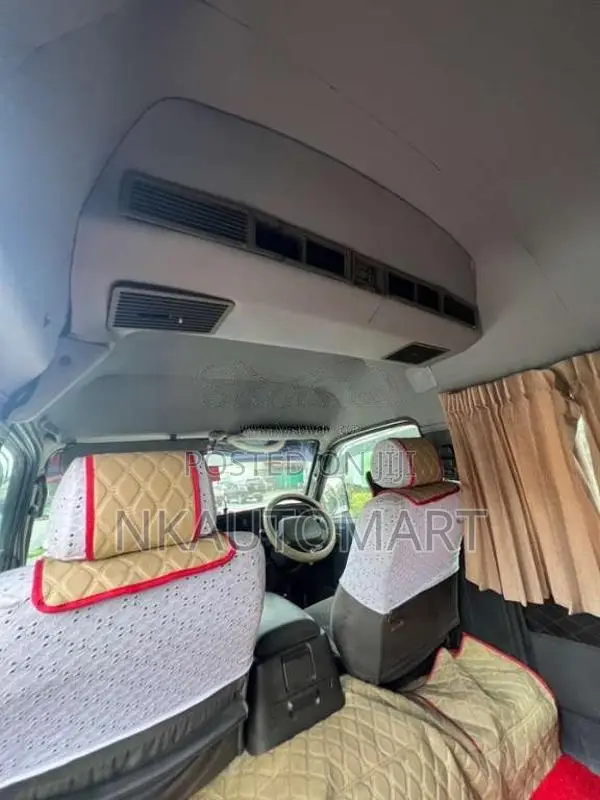 Toyota Dolphin 1998 Van (Used)