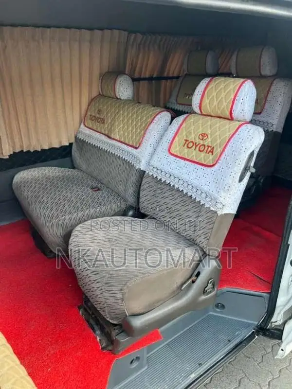 Toyota Dolphin 1998 Van (Used)
