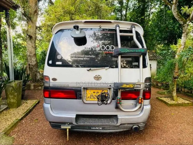 Toyota Dolphin 1994 Van (Used)
