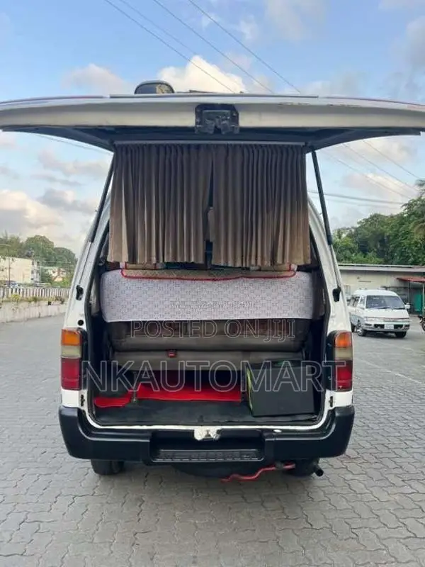 Toyota Dolphin 1998 Van (Used)
