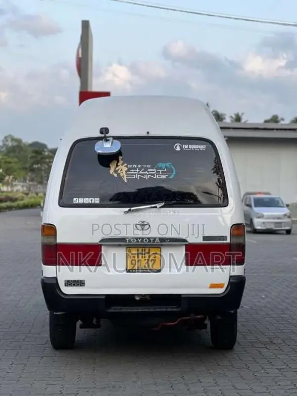 Toyota Dolphin 1998 Van (Used)