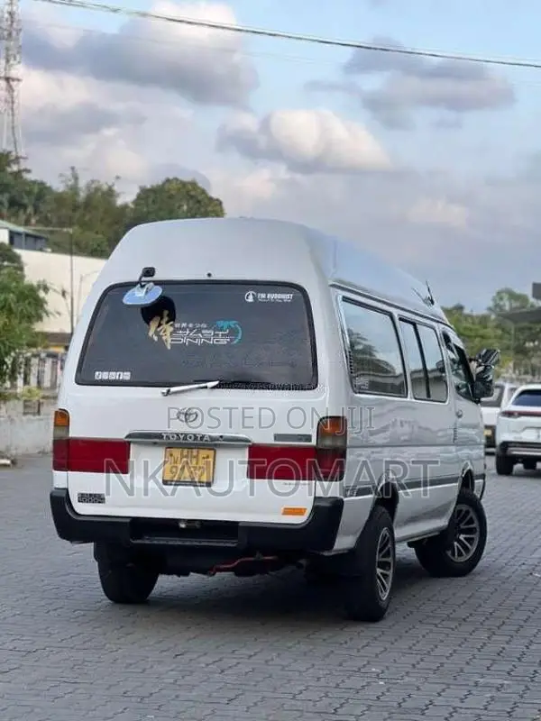 Toyota Dolphin 1998 Van (Used)