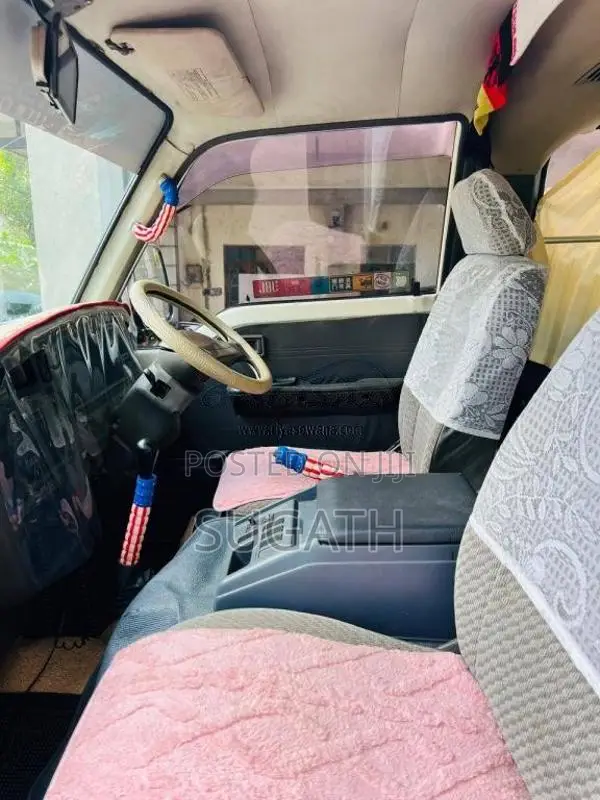 Nissan Caravan 1999 Van (Used)