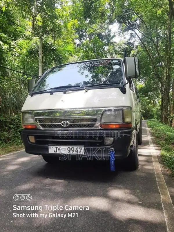 Toyota Dolphin 2000 Van (Used)