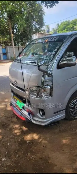 Toyota TRH200 2012 Van (Used)