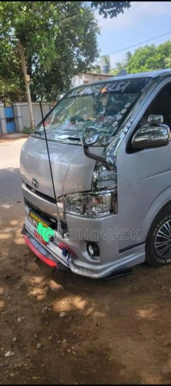 Toyota TRH200 2012 Van (Used)