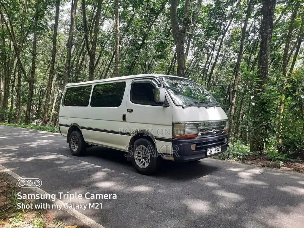 Toyota Dolphin 2000 Van (Used)