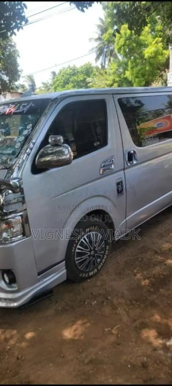 Toyota TRH200 2012 Van (Used)
