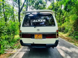 Toyota Dolphin 2000 Van (Used)