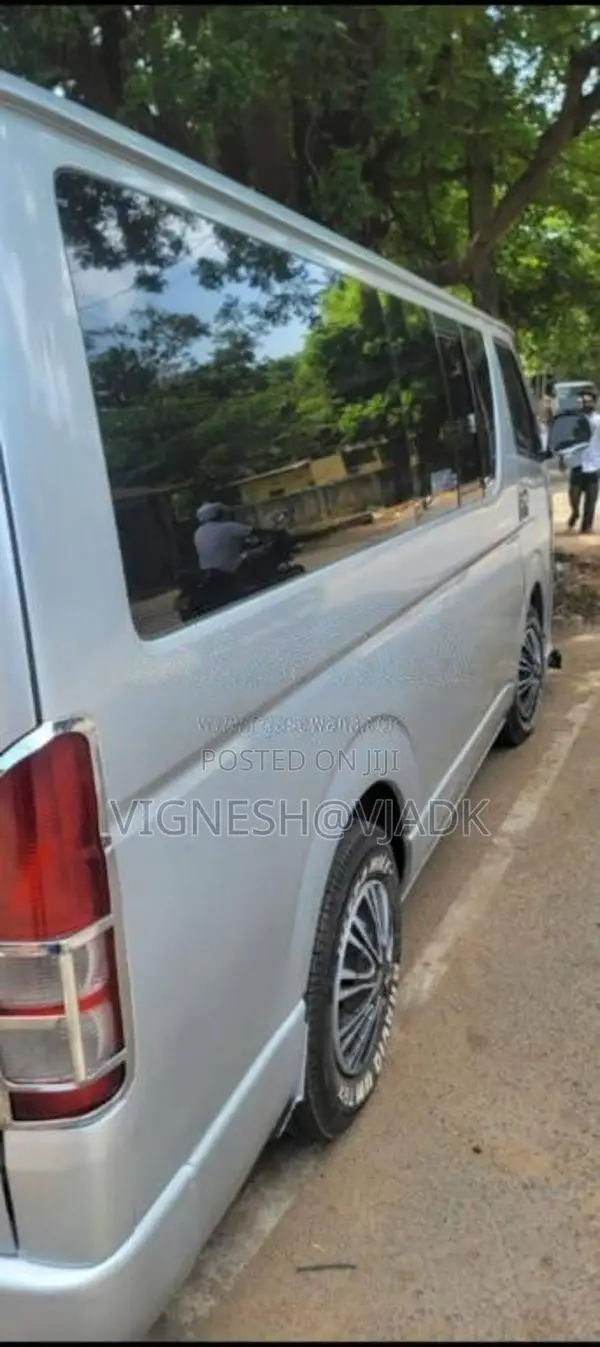 Toyota TRH200 2012 Van (Used)