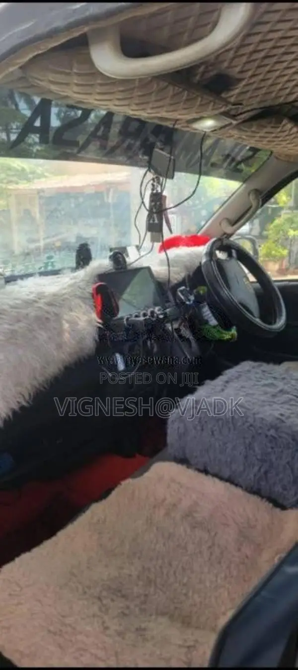 Toyota TRH200 2012 Van (Used)