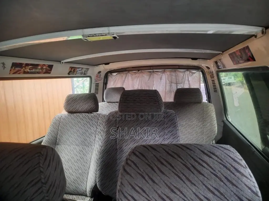Toyota Dolphin 2000 Van (Used)
