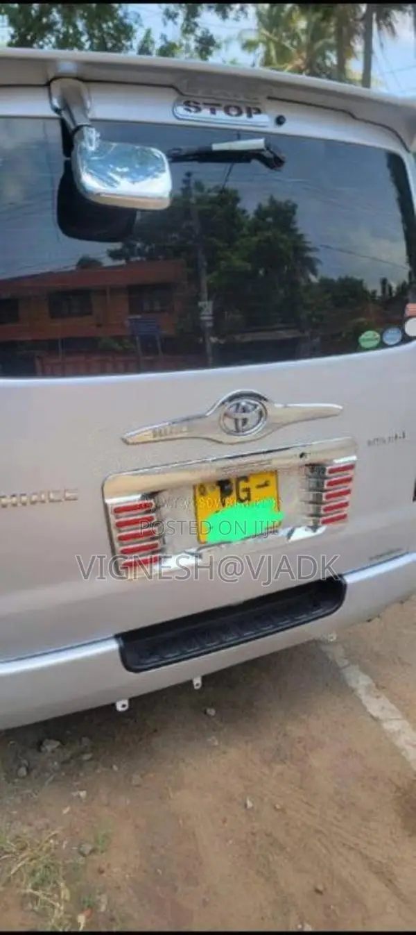 Toyota TRH200 2012 Van (Used)