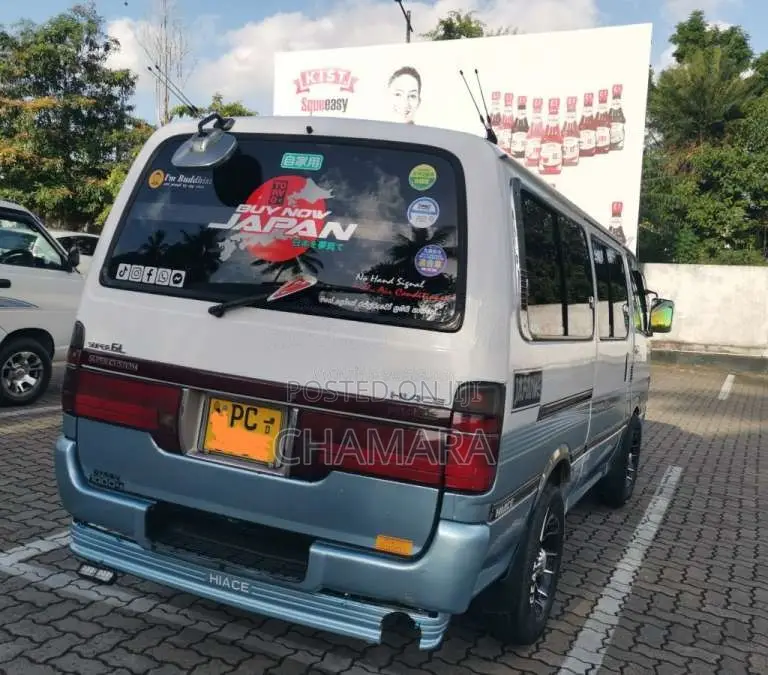 Toyota Dolphin 2005 Van (Used)