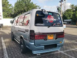 Toyota Dolphin 2005 Van (Used)