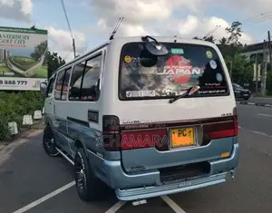 Toyota Dolphin 2005 Van (Used)