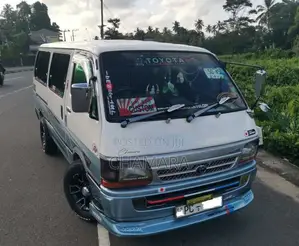 Toyota Dolphin 2005 Van (Used)