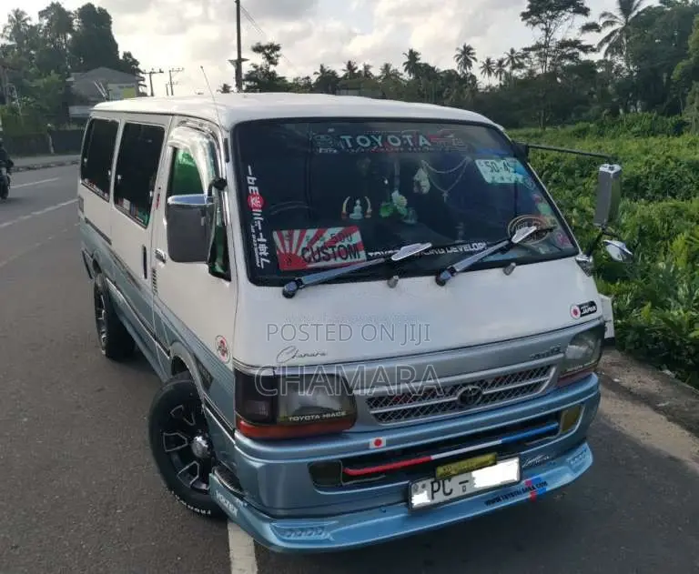 Toyota Dolphin 2005 Van (Used)