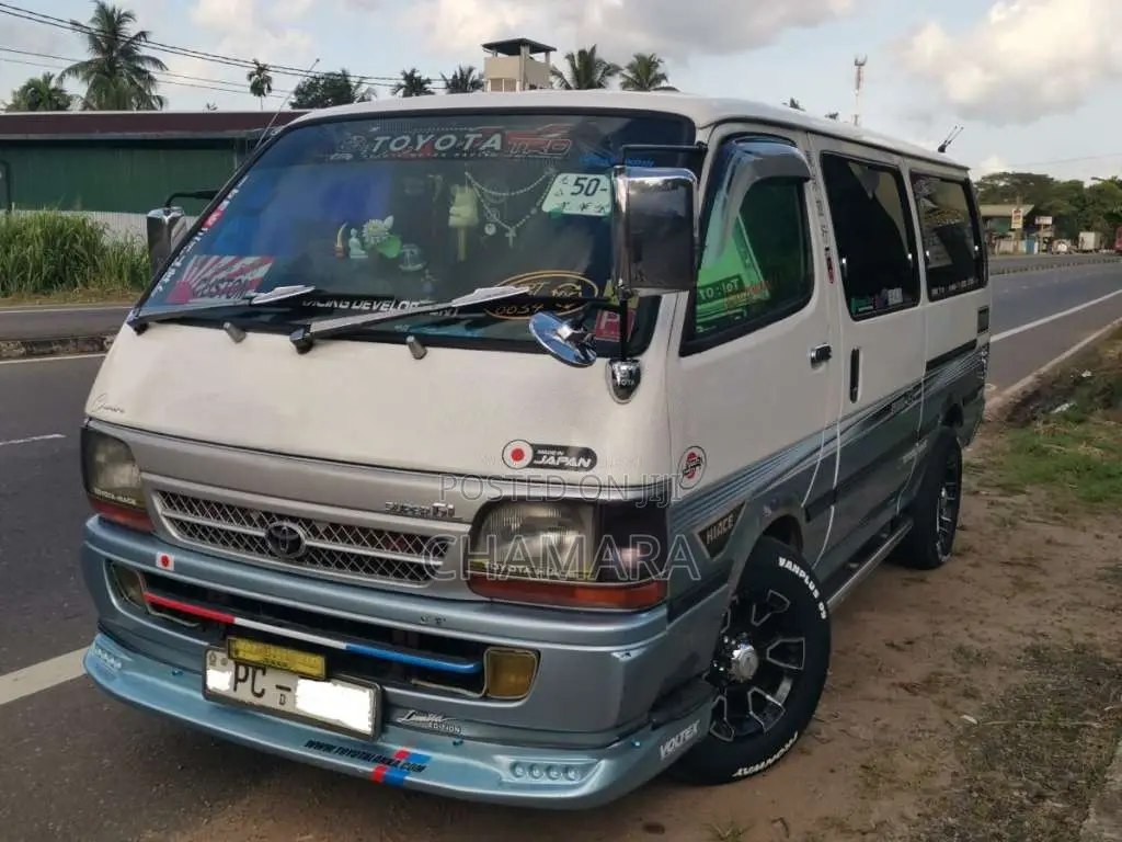 Toyota Dolphin 2005 Van (Used)
