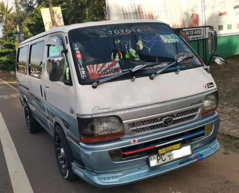Toyota Dolphin 2005 Van (Used)