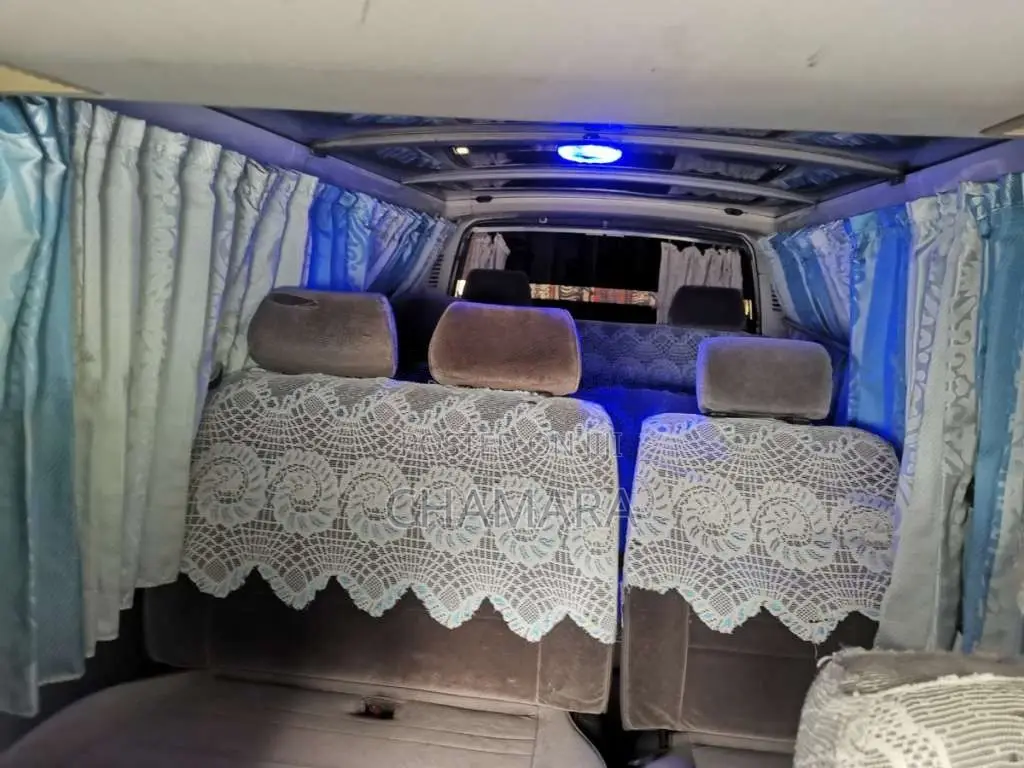 Toyota Dolphin 2005 Van (Used)