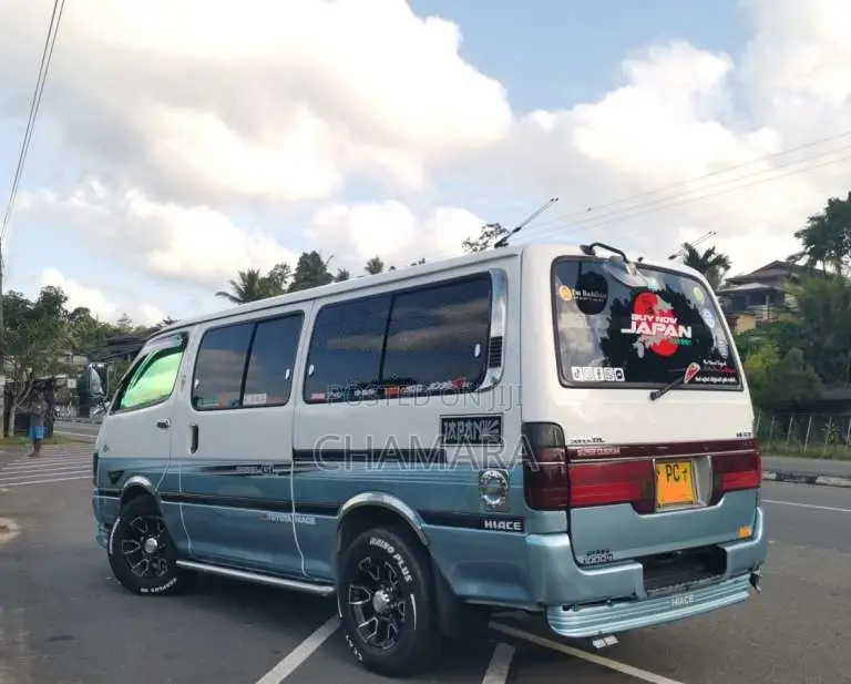 Toyota Dolphin 2005 Van (Used)