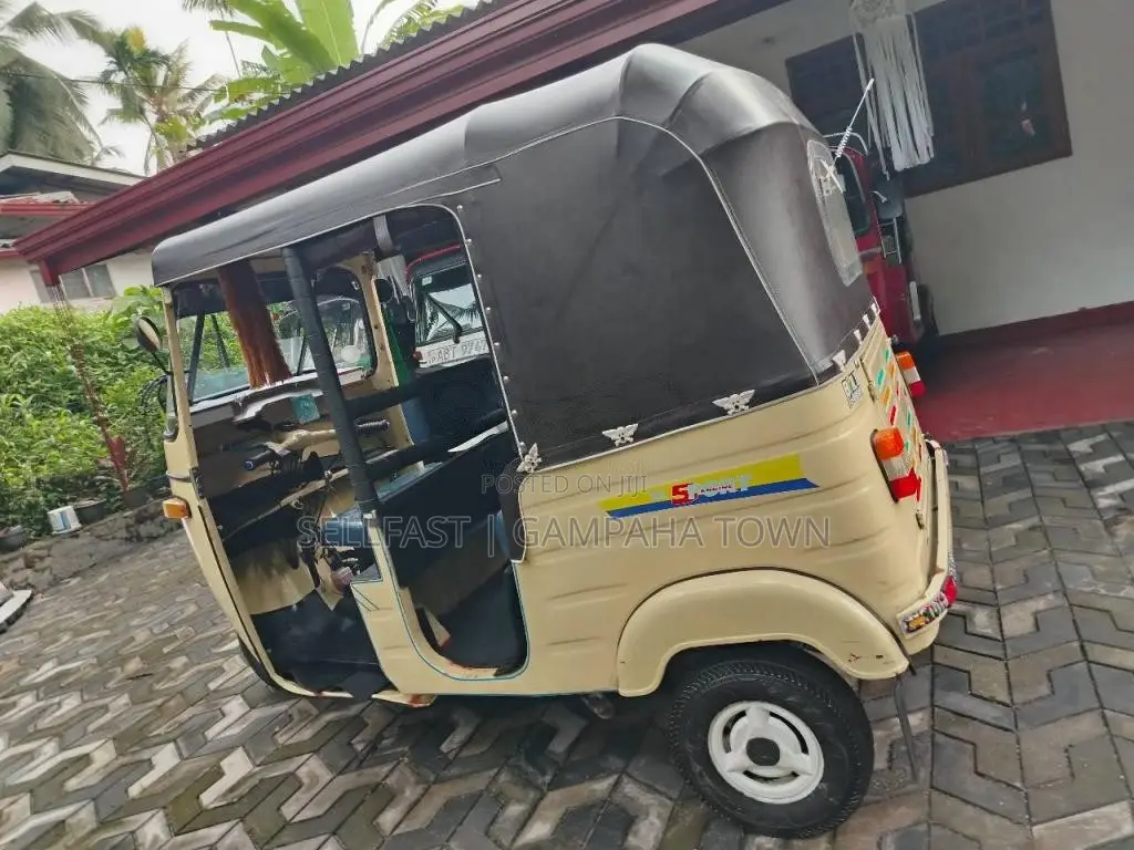 Bajaj 2 Stroke 2000 Three Wheel (Used)