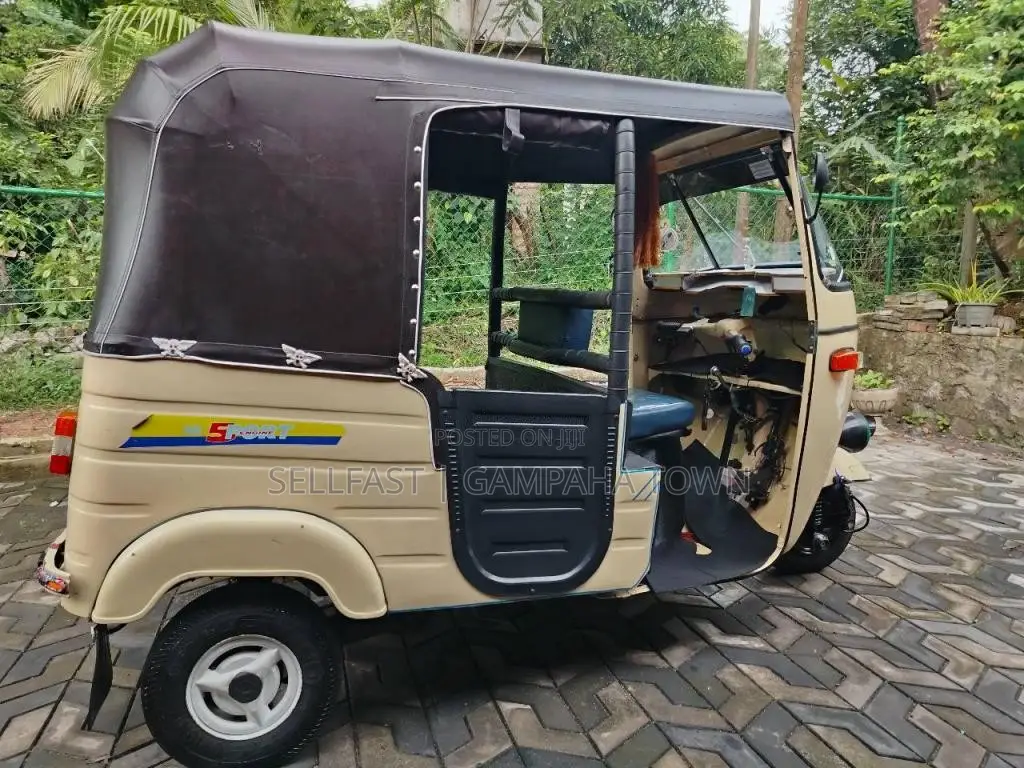 Bajaj 2 Stroke 2000 Three Wheel (Used)