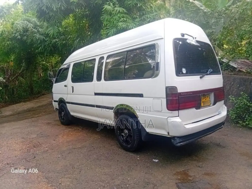 Toyota Dolphin 2007 Van (Used)
