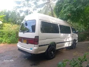 Toyota Dolphin 2007 Van (Used)