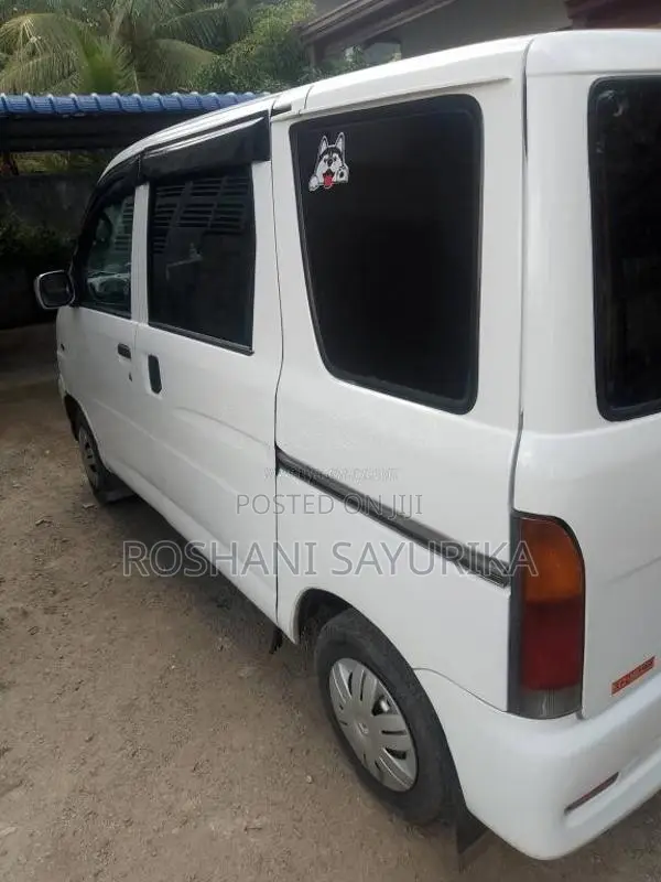 Daihatsu SV 200 2004 Van (Used)