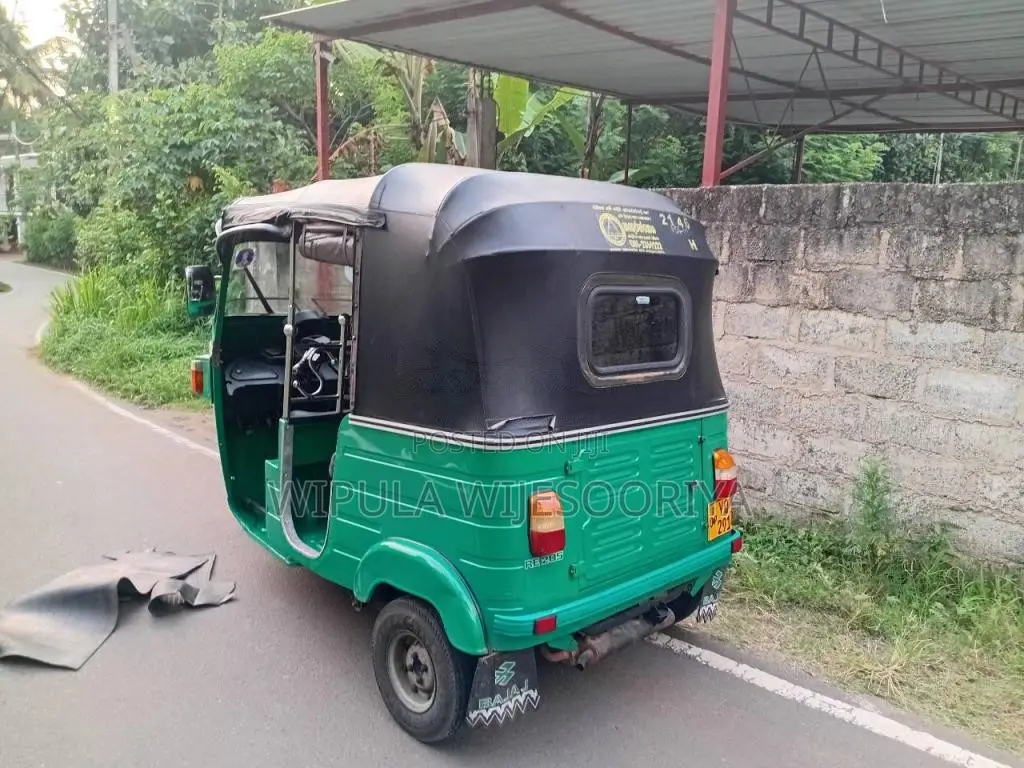 Bajaj 4 stroke 2011 Three Wheel (Used)