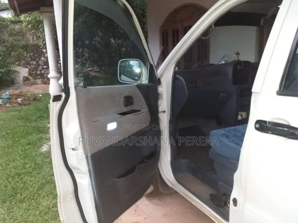 Toyota Noah Cr42 2003 Van (Used)