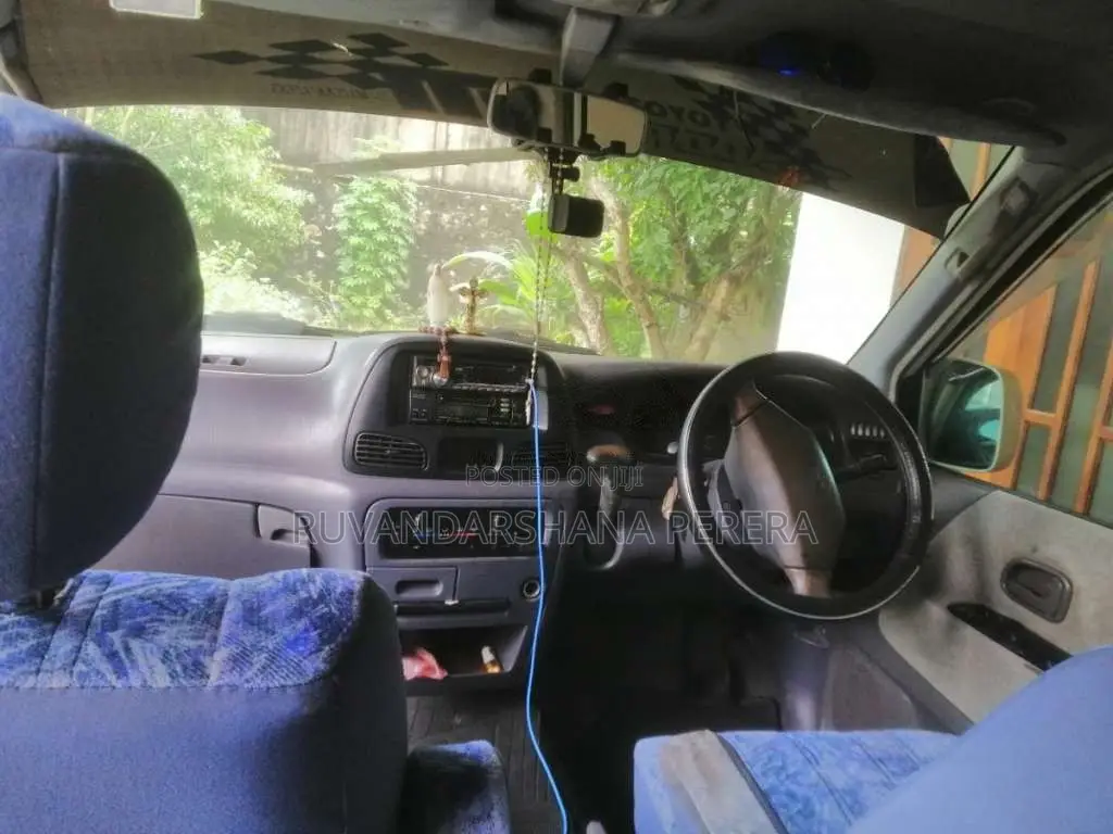 Toyota Noah Cr42 2003 Van (Used)