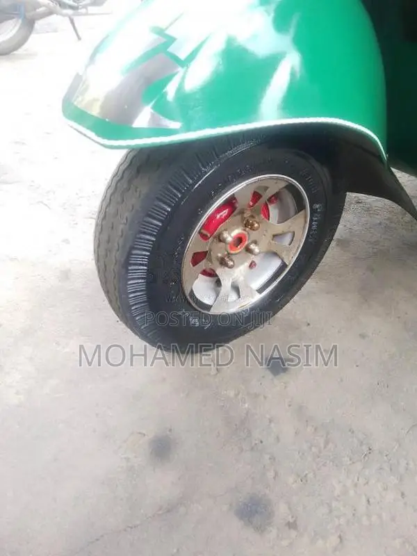 Bajaj 4 Stroke 2014 Three Wheel (Used)