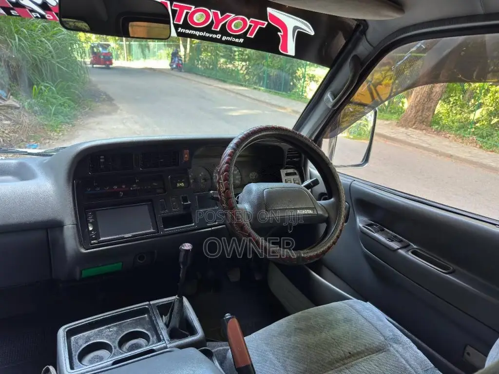 Toyota LH103 Dolphin 1994 Van (Used)