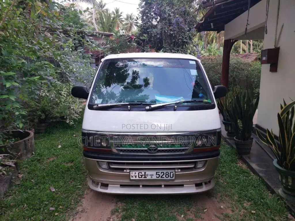 Toyota Dolphin 1996 Van (Used)