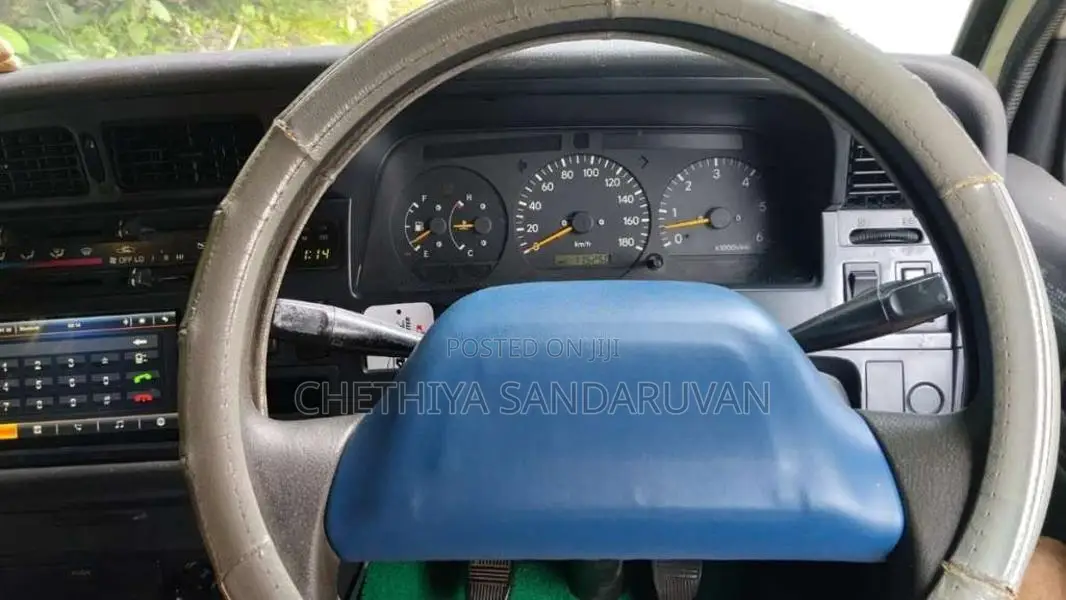 Toyota Dolphin 1996 Van (Used)
