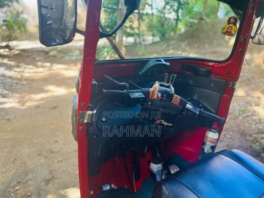 Bajaj 4 Stroke 2016 Three Wheel (Used)