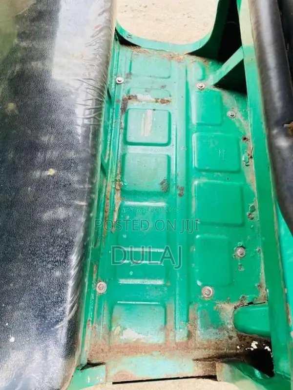 Bajaj RE 2 Stroke 2001 Three Wheel (Used)